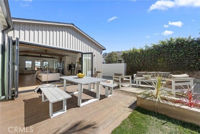 7907 Vicksburg, Los Angeles, CA 90045