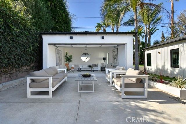 7907 Vicksburg, Los Angeles, CA 90045