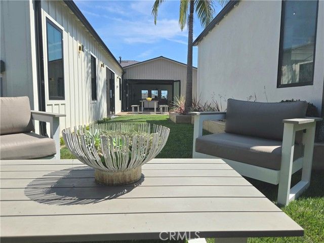 7907 Vicksburg, Los Angeles, CA 90045