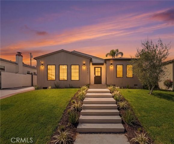 7907 Vicksburg, Los Angeles, CA 90045