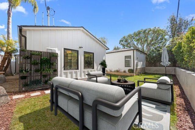 7907 Vicksburg, Los Angeles, CA 90045