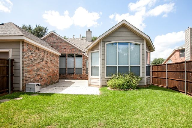 2221 Briary Trace Court, Lewisville, TX 75077