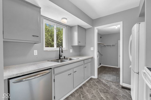 3139 S Richardt, Indianapolis, IN 46239