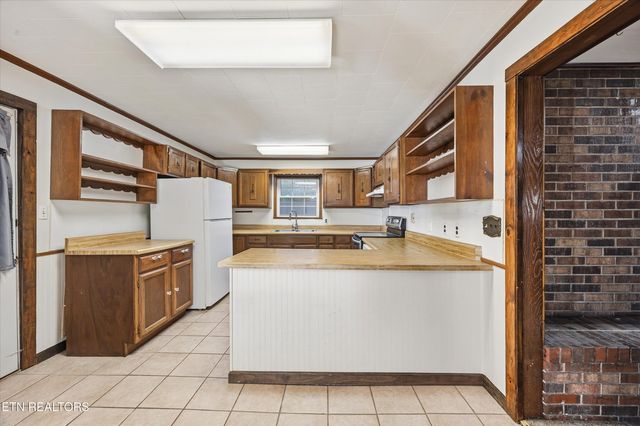 335 High Street, Jellico, TN 37762