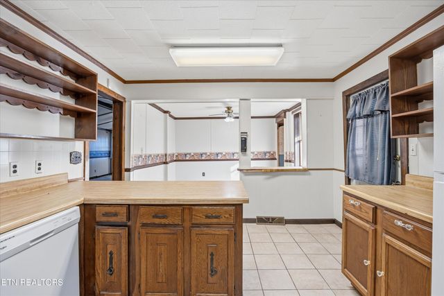 335 High Street, Jellico, TN 37762