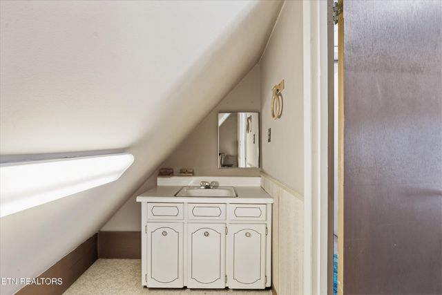 335 High Street, Jellico, TN 37762