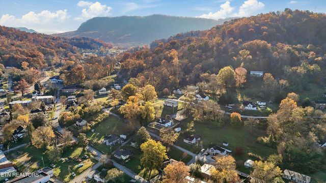 335 High Street, Jellico, TN 37762