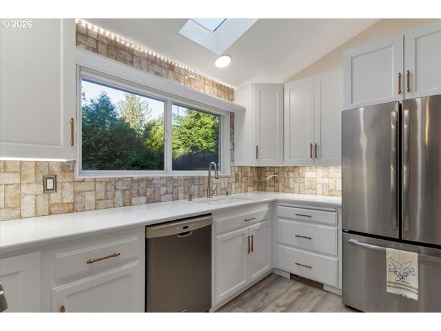 199 Sw THE PINES Dr, Depoe Bay, OR 97341