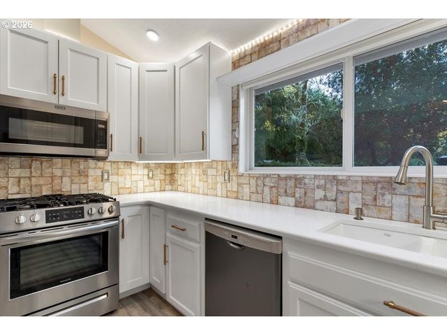 199 Sw THE PINES Dr, Depoe Bay, OR 97341