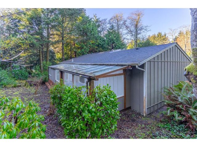 199 Sw THE PINES Dr, Depoe Bay, OR 97341