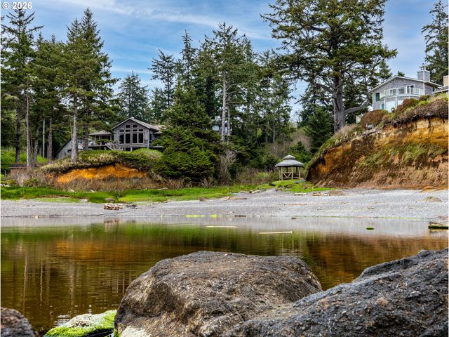 199 Sw THE PINES Dr, Depoe Bay, OR 97341