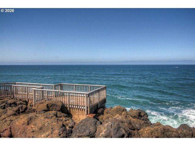 199 Sw THE PINES Dr, Depoe Bay, OR 97341