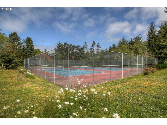 199 Sw THE PINES Dr, Depoe Bay, OR 97341