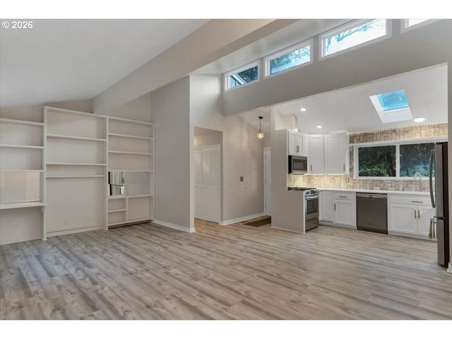 199 Sw THE PINES Dr, Depoe Bay, OR 97341