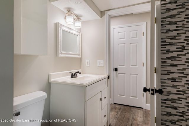 2822 Risdale Avenue, Lansing, MI 48911