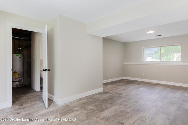 2822 Risdale Avenue, Lansing, MI 48911