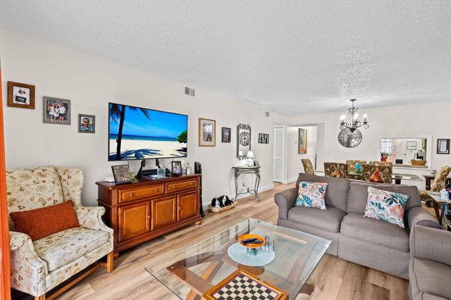 6095 N Sabal Palm Boulevard 207, Tamarac, FL 33319
