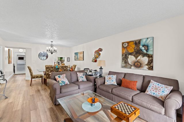 6095 N Sabal Palm Boulevard 207, Tamarac, FL 33319