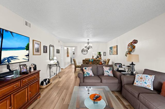 6095 N Sabal Palm Boulevard 207, Tamarac, FL 33319