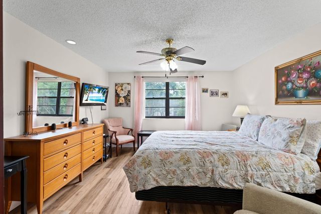 6095 N Sabal Palm Boulevard 207, Tamarac, FL 33319