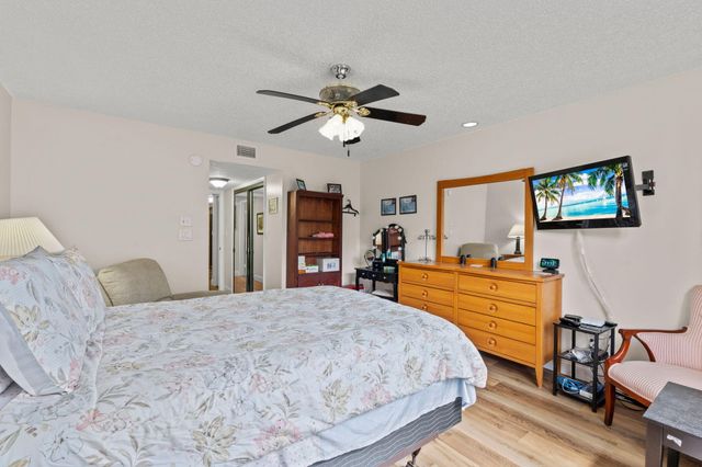 6095 N Sabal Palm Boulevard 207, Tamarac, FL 33319