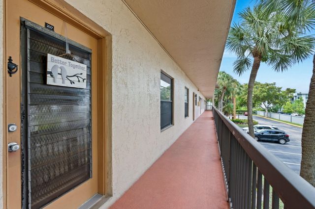 6095 N Sabal Palm Boulevard 207, Tamarac, FL 33319