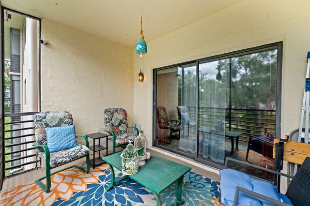 6095 N Sabal Palm Boulevard 207, Tamarac, FL 33319