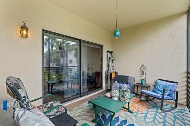 6095 N Sabal Palm Boulevard 207, Tamarac, FL 33319