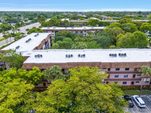 6095 N Sabal Palm Boulevard 207, Tamarac, FL 33319