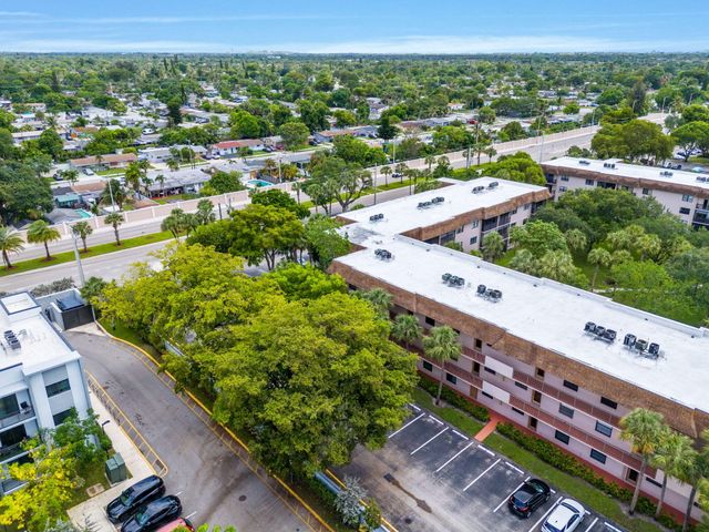 6095 N Sabal Palm Boulevard 207, Tamarac, FL 33319