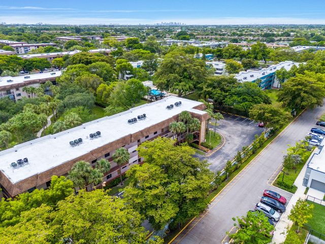 6095 N Sabal Palm Boulevard 207, Tamarac, FL 33319