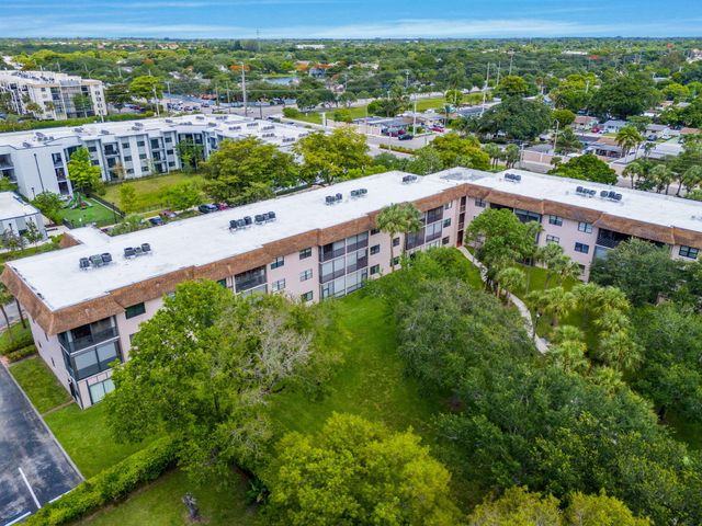 6095 N Sabal Palm Boulevard 207, Tamarac, FL 33319