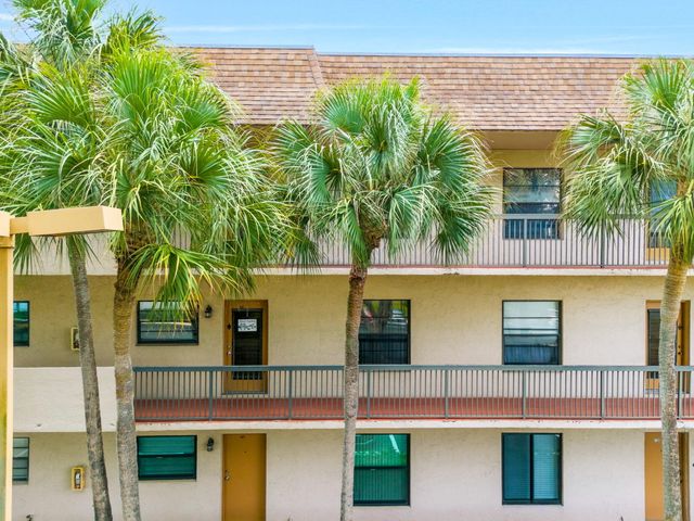 6095 N Sabal Palm Boulevard 207, Tamarac, FL 33319