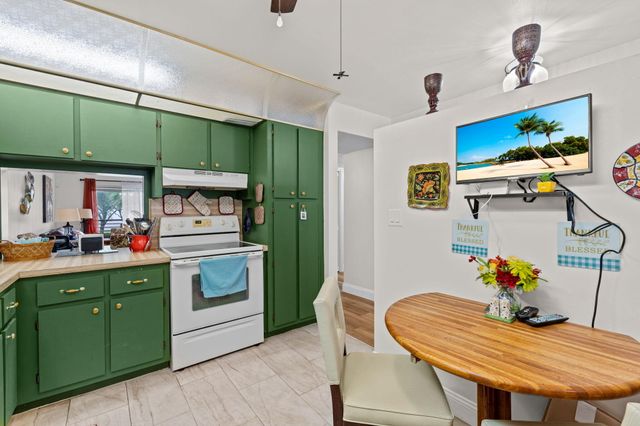 6095 N Sabal Palm Boulevard 207, Tamarac, FL 33319
