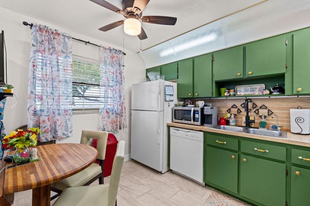 6095 N Sabal Palm Boulevard 207, Tamarac, FL 33319