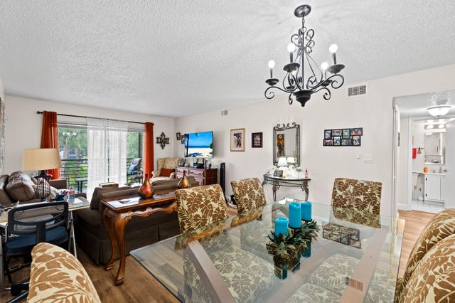 6095 N Sabal Palm Boulevard 207, Tamarac, FL 33319
