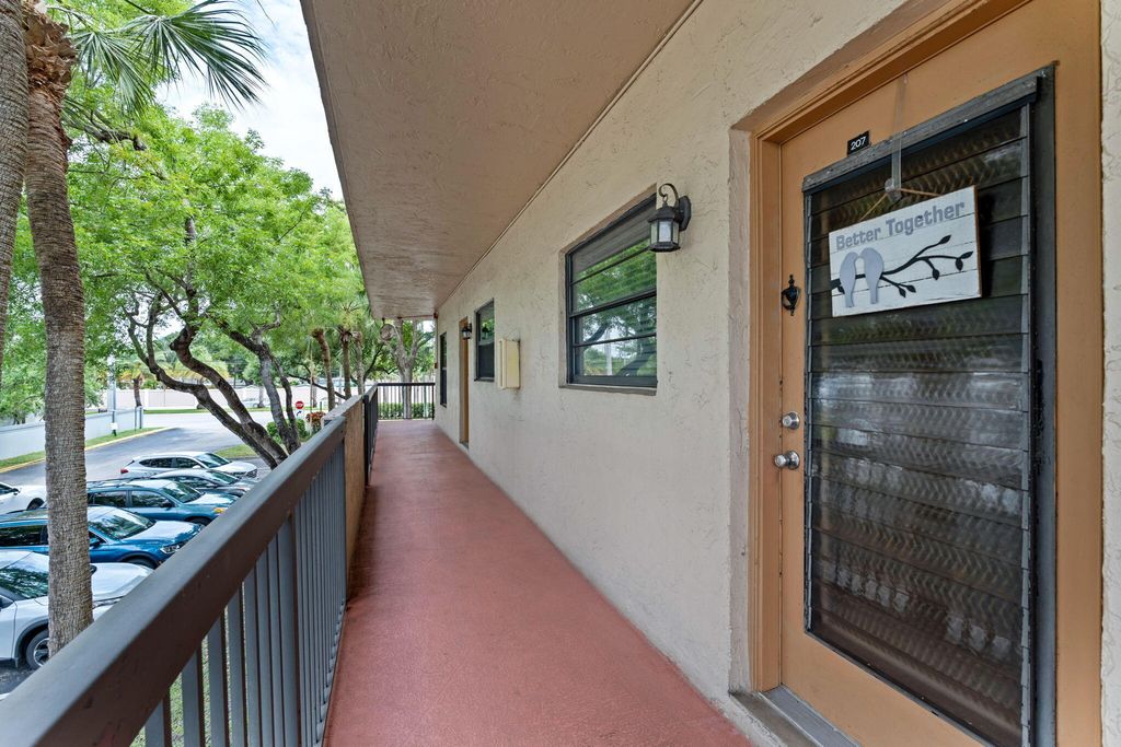 6095 N Sabal Palm Boulevard 207, Tamarac, FL 33319