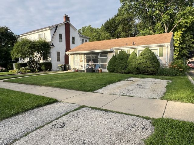 21 S Seymour Avenue, Mundelein, IL 60060