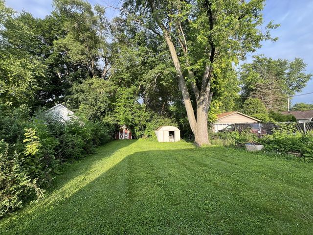 21 S Seymour Avenue, Mundelein, IL 60060