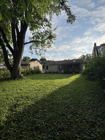 21 S Seymour Avenue, Mundelein, IL 60060