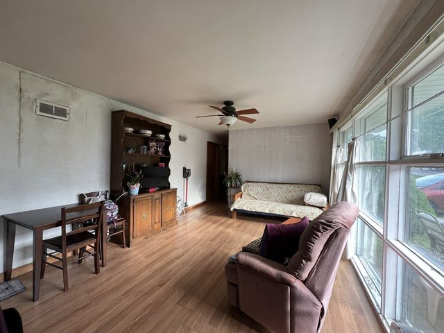 21 S Seymour Avenue, Mundelein, IL 60060