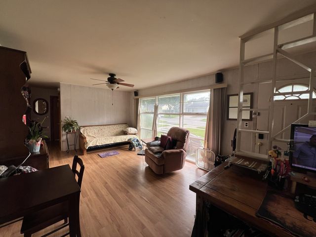 21 S Seymour Avenue, Mundelein, IL 60060
