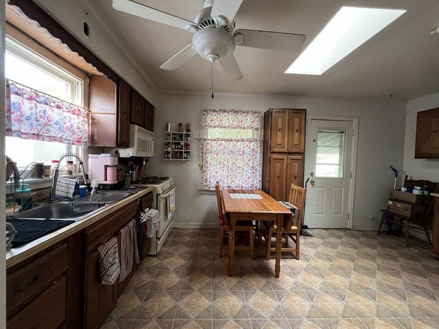 21 S Seymour Avenue, Mundelein, IL 60060