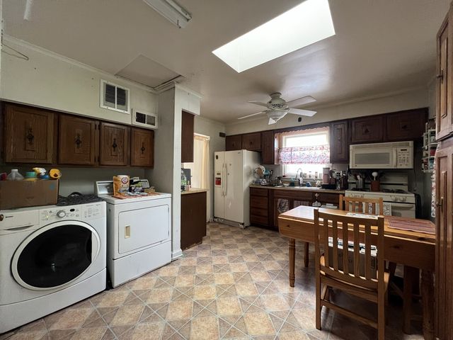 21 S Seymour Avenue, Mundelein, IL 60060
