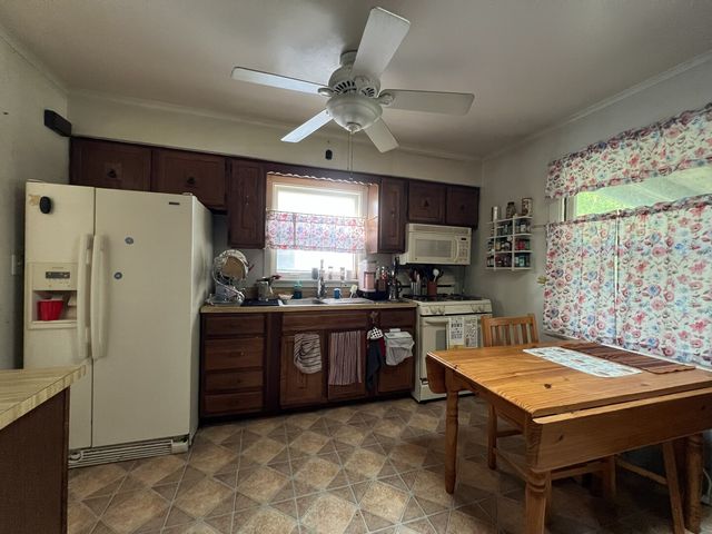 21 S Seymour Avenue, Mundelein, IL 60060