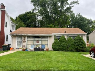 21 S Seymour Avenue, Mundelein, IL 60060