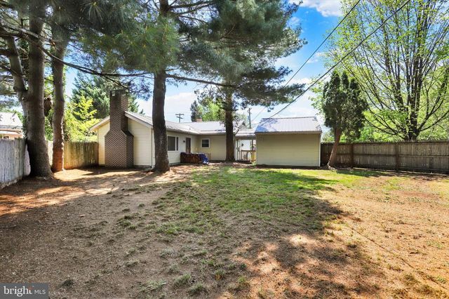 1 LINCOLN DR, Fayetteville, PA 17222