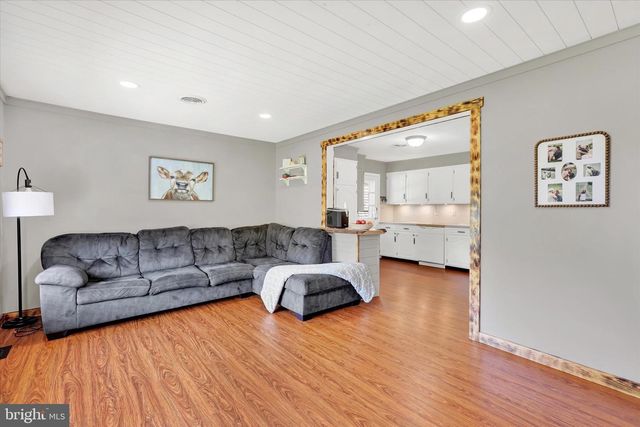 1 LINCOLN DR, Fayetteville, PA 17222