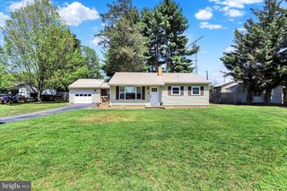 1 LINCOLN DR, Fayetteville, PA 17222
