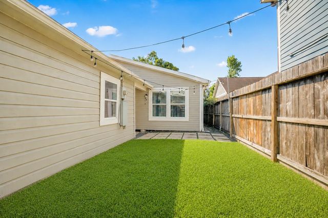 829 E 27th Street, Houston, TX 77009